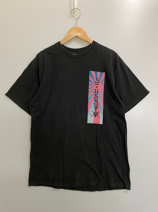 【中古品】【メンズ】 STUSSY ステューシー × SASQUATCH FABRIX. サスクワァッチファブリックス PRINT TEE プリント 半袖 Tシャツ 142-260721-zi-12-min サイズ：M カラー：ブラック 万代Net店