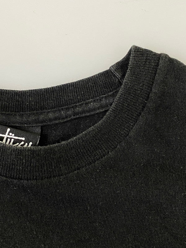 【中古品】【メンズ】 STUSSY ステューシー × SASQUATCH FABRIX. サスクワァッチファブリックス PRINT TEE プリント 半袖 Tシャツ 142-260721-zi-12-min サイズ：M カラー：ブラック 万代Net店