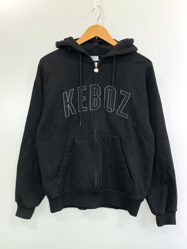 【中古品】【メンズ】 KEBOZ ケボズ LOGO ZIP HOODIE ロゴ ジップ フーディー トップス 長袖 パーカー 142-260724-hu-04-min サイズ：M カラー：ブラック 万代Net店