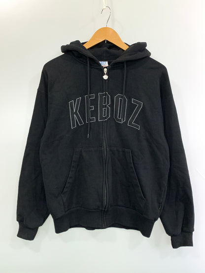 【中古品】【メンズ】 KEBOZ ケボズ LOGO ZIP HOODIE ロゴ ジップ フーディー トップス 長袖 パーカー 142-260724-hu-04-min サイズ：M カラー：ブラック 万代Net店