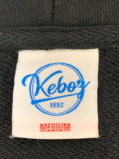 【中古品】【メンズ】 KEBOZ ケボズ LOGO ZIP HOODIE ロゴ ジップ フーディー トップス 長袖 パーカー 142-260724-hu-04-min サイズ：M カラー：ブラック 万代Net店