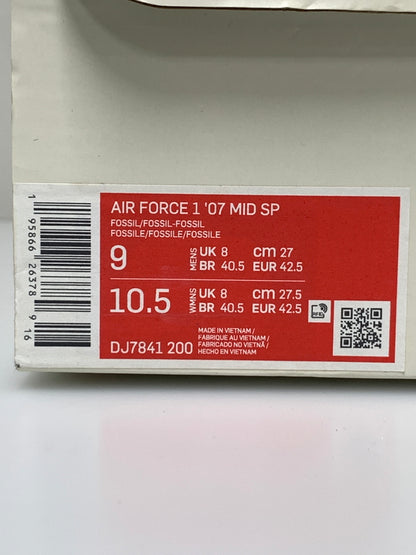 【中古品】【メンズ】 STUSSY ステューシー × NIKE ナイキ AIR FORCE 1 MID DJ7841-200 エアフォース1 ミッド メンズ スニーカー 靴 シューズ 160-260723-em-12-min サイズ：27.0cm カラー：FOSSIL STONE 万代Net店