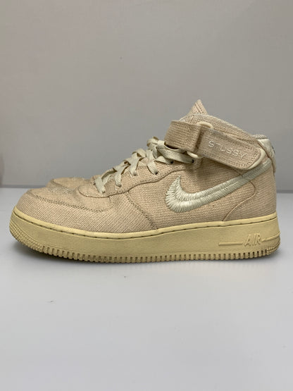【中古品】【メンズ】 STUSSY ステューシー × NIKE ナイキ AIR FORCE 1 MID DJ7841-200 エアフォース1 ミッド メンズ スニーカー 靴 シューズ 160-260723-em-12-min サイズ：27.0cm カラー：FOSSIL STONE 万代Net店