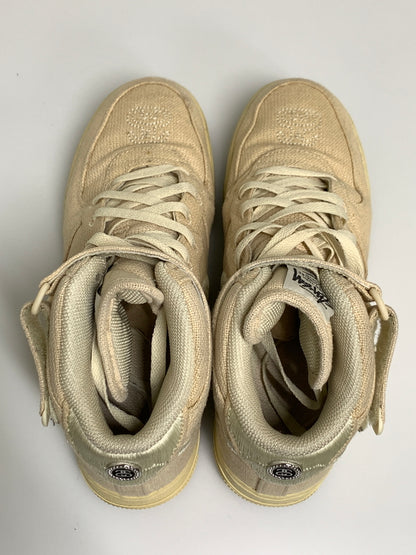 【中古品】【メンズ】 STUSSY ステューシー × NIKE ナイキ AIR FORCE 1 MID DJ7841-200 エアフォース1 ミッド メンズ スニーカー 靴 シューズ 160-260723-em-12-min サイズ：27.0cm カラー：FOSSIL STONE 万代Net店
