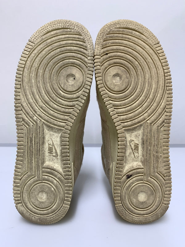 【中古品】【メンズ】 STUSSY ステューシー × NIKE ナイキ AIR FORCE 1 MID DJ7841-200 エアフォース1 ミッド メンズ スニーカー 靴 シューズ 160-260723-em-12-min サイズ：27.0cm カラー：FOSSIL STONE 万代Net店