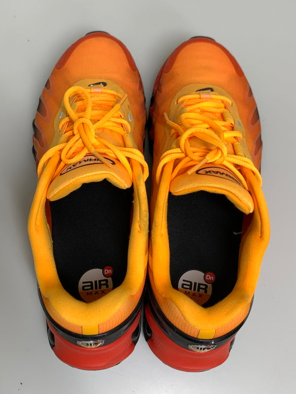 【中古品】【メンズ】 NIKE ナイキ AIR MAX DN8 FQ7860-800 エアマックスDN8 スニーカー メンズ 靴 シューズ 160-260723-em-09-min サイズ：26.5cm カラー：TEAM ORANGE/BLACK 万代Net店