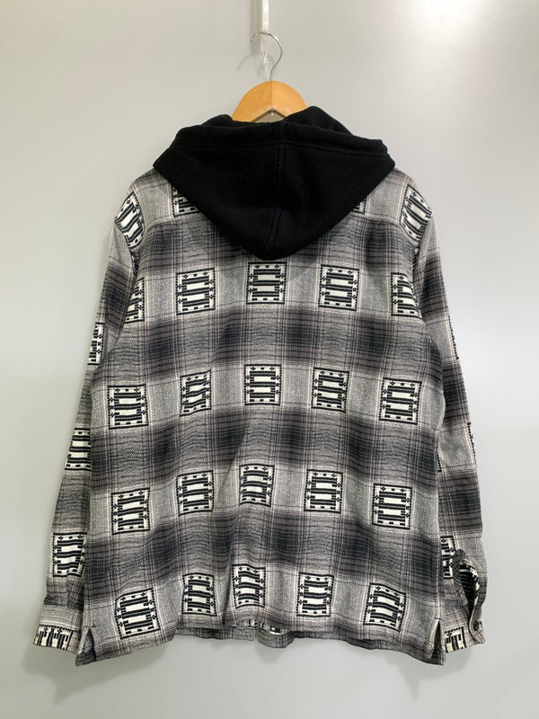 【中古品】【メンズ】 SUPREME シュプリーム HOODED SHADOW PLAID SHIRT フーデッド シャドウ プレイド シャツ トップス 長袖 ロングスリーブ 149-260728-hu-11-min サイズ：L カラー：グレー/ブラック/ホワイト（チェック柄） 万代Net店