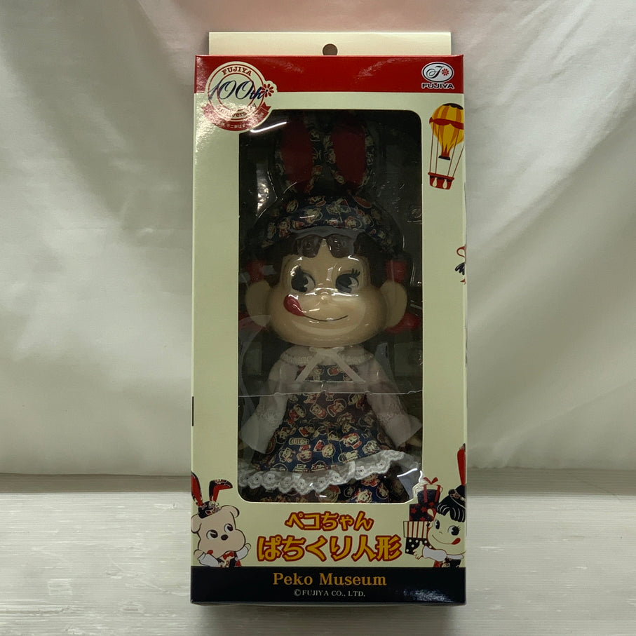 【現状渡し品】 ペコちゃんぱちくり人形 「ペコちゃん」 ペコちゃんミュージアムシリーズ 60周年記念商品 人形 不二家 038-260727-em-01-min 万代Net店
