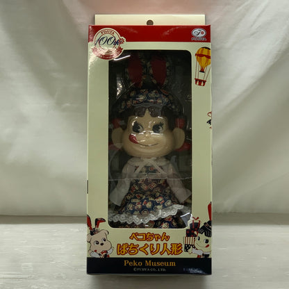【現状渡し品】 ペコちゃんぱちくり人形 「ペコちゃん」 ペコちゃんミュージアムシリーズ 60周年記念商品 人形 不二家 038-260727-em-01-min 万代Net店