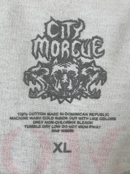 【現状渡し品】【メンズ】 CITY MORGUE シティ モルグ DEAD ON ARRIVAL SS TOUR TEE デッド オン アライバル ショートスリーブ ツアー ティー 半袖 Tシャツ 146-260728-hu-24-min サイズ：XL カラー：ホワイト 万代Net店