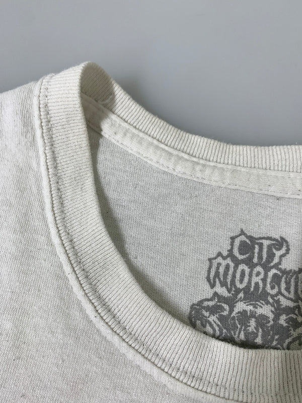 【現状渡し品】【メンズ】 CITY MORGUE シティ モルグ DEAD ON ARRIVAL SS TOUR TEE デッド オン アライバル ショートスリーブ ツアー ティー 半袖 Tシャツ 146-260728-hu-24-min サイズ：XL カラー：ホワイト 万代Net店