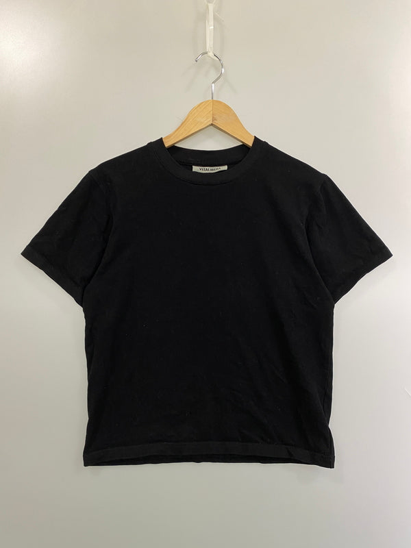 【中古品】【メンズ】 VITALIBERA ヴィータリベーラ LOGO TEE ロゴ Tシャツ 半袖Tシャツ トップス 142-260731-yn-30-min サイズ：M カラー：ブラック 万代Net店