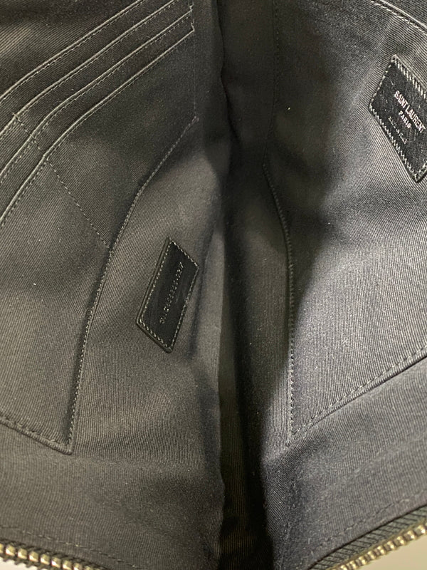 【現状渡し品】【メンズ/レディース】 SAINT LAURENT サンローラン レザークラッチバッグ 手持ち用 バッグ カバン 180-260731-em-92-min カラー：ブラック 万代Net店