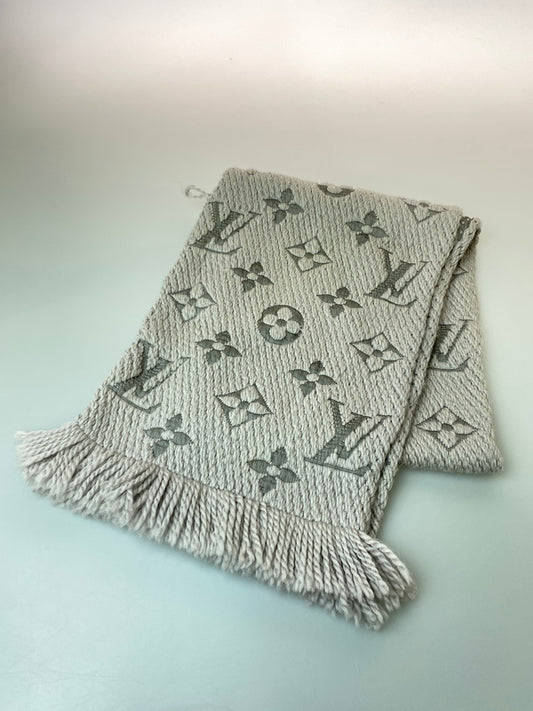 【中古品】【メンズ/レディース】 LOUIS VUITTON ルイ・ヴィトン M72242 エシャルプ ロゴマニア マフラー 179-260729-AS-56-min カラー：グレー 万代Net店