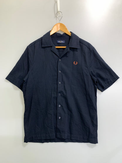 【中古品】【メンズ】 FRED PERRY フレッドペリー M7774 PIQUE TEXTURE REVERE COLLAR SHIRT 半袖シャツ ショートスリーブ 141-260729-AS-19-min サイズ：M カラー：ネイビー 万代Net店