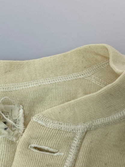 【中古品】【メンズ】 US ARMY アメリカ陸軍 60's HENLEY NECK CUT SEW ヘンリーネック カットソー トップス 146-260731-yn-22-min サイズ：S カラー：クリーム 万代Net店