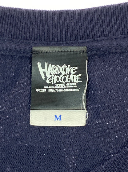 【中古品】【メンズ】 HARDCORE CHOCOLATE ハードコアチョコレート 霊幻道士3 キョンシーの七不思議 SS TEE ショートスリーブ 半袖 プリント Tシャツ メンズ トップス 146-260731-em-16-min サイズ：M カラー：ネイビー 万代Net店