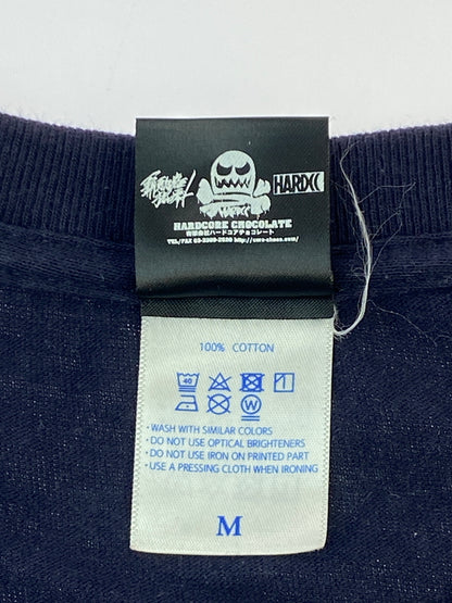 【中古品】【メンズ】 HARDCORE CHOCOLATE ハードコアチョコレート 霊幻道士3 キョンシーの七不思議 SS TEE ショートスリーブ 半袖 プリント Tシャツ メンズ トップス 146-260731-em-16-min サイズ：M カラー：ネイビー 万代Net店