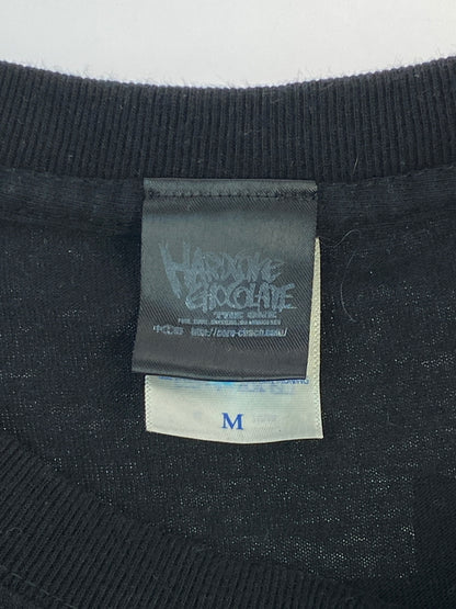 【中古品】【メンズ】 HARDCORE CHOCOLATE ハードコアチョコレート 来来！キョンシーズ 特殊霊魂 復刻版 SS TEE ショートスリーブ 半袖 プリント Tシャツ メンズ トップス 146-260731-em-14-min サイズ：M カラー：ブラック 万代Net店