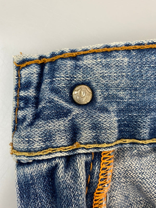 【現状渡し品】【メンズ】 TRUE RELIGION トゥルーレリジョン JOEY DENIM PANTS ジョーイ デニム パンツ ボトムス 152-260804-yn-11-min サイズ：ROW30 SEAT33 カラー：ライトインディゴ 万代Net店