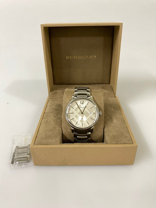 【中古品】【メンズ/レディース】 BURBERRY ザ・クラッシック ラウンド クロノグラフ BU10004 腕時計 ウォッチ 3針モデル 197-260731-em-88-min カラー：シルバー 万代Net店