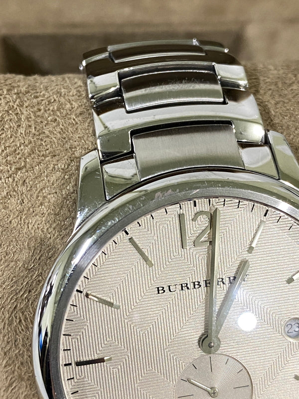 【中古品】【メンズ/レディース】 BURBERRY ザ・クラッシック ラウンド クロノグラフ BU10004 腕時計 ウォッチ 3針モデル 197-260731-em-88-min カラー：シルバー 万代Net店