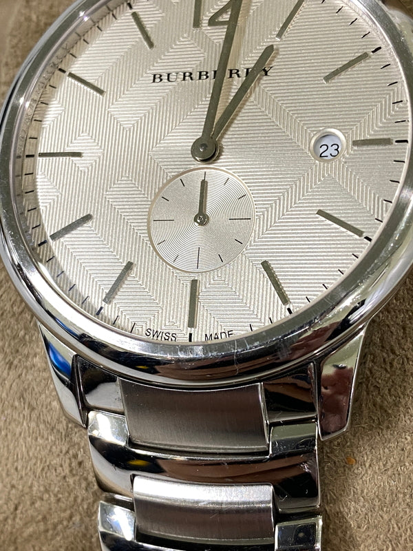 【中古品】【メンズ/レディース】 BURBERRY ザ・クラッシック ラウンド クロノグラフ BU10004 腕時計 ウォッチ 3針モデル 197-260731-em-88-min カラー：シルバー 万代Net店