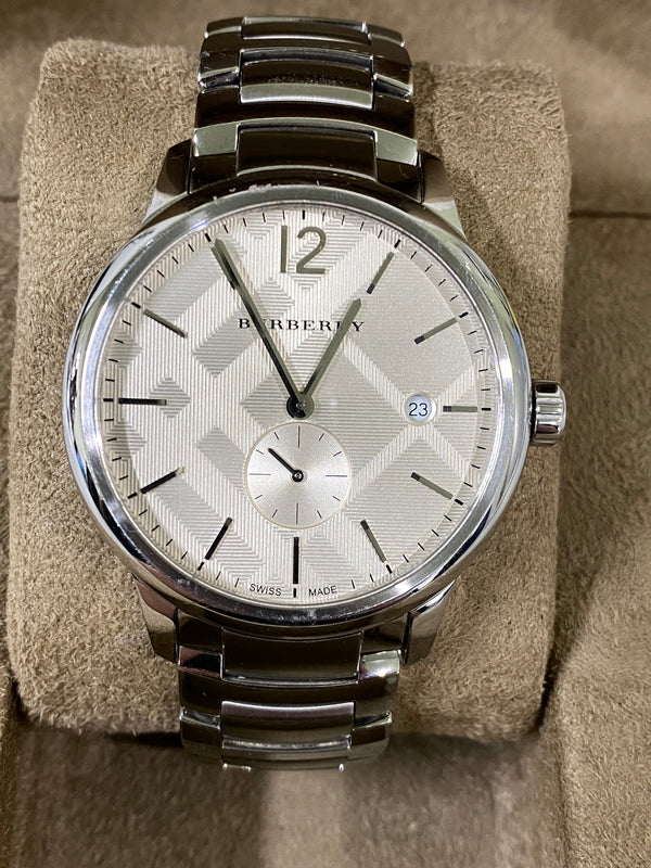 【中古品】【メンズ/レディース】 BURBERRY ザ・クラッシック ラウンド クロノグラフ BU10004 腕時計 ウォッチ 3針モデル 197-260731-em-88-min カラー：シルバー 万代Net店