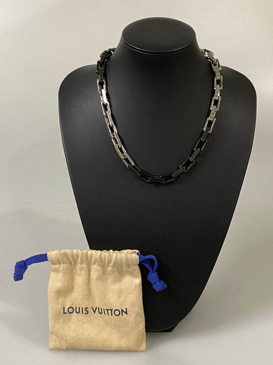 【中古品】【メンズ/レディース】 LOUIS VUITTON ルイ・ヴィトン LV MONOGRAM CHAIN NECKLACE M00677 モノグラム チェーン ネックレス コリエ ユニセックス アクセサリー 179-260731-em-86-min カラー：シルバー/ブラック 万代Net店
