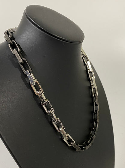 【中古品】【メンズ/レディース】 LOUIS VUITTON ルイ・ヴィトン LV MONOGRAM CHAIN NECKLACE M00677 モノグラム チェーン ネックレス コリエ ユニセックス アクセサリー 179-260731-em-86-min カラー：シルバー/ブラック 万代Net店