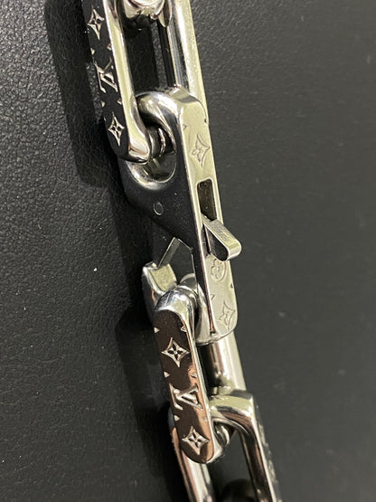 【中古品】【メンズ/レディース】 LOUIS VUITTON ルイ・ヴィトン LV MONOGRAM CHAIN NECKLACE M00677 モノグラム チェーン ネックレス コリエ ユニセックス アクセサリー 179-260731-em-86-min カラー：シルバー/ブラック 万代Net店