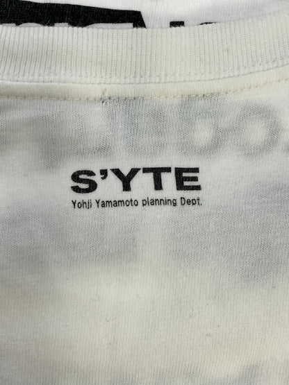 【中古品】【メンズ】 S'YTE サイト UW-T29-006 "BLACK IS MODEST"MESSEGE S S TEE Tシャツ トップス 140-260805-zi-06-min サイズ：4 カラー：ホワイト 万代Net店
