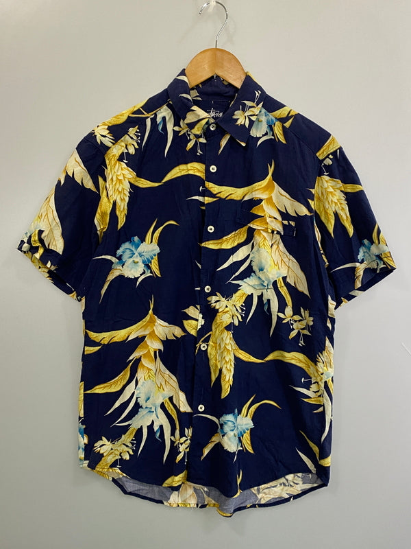 【中古品】【メンズ】 STUSSY ステューシー AROHA SHIRT アロハ シャツ 半袖 ショートスリーブ 142-260804-hu-07-min サイズ：M カラー：ネイビー/イエロー 万代Net店