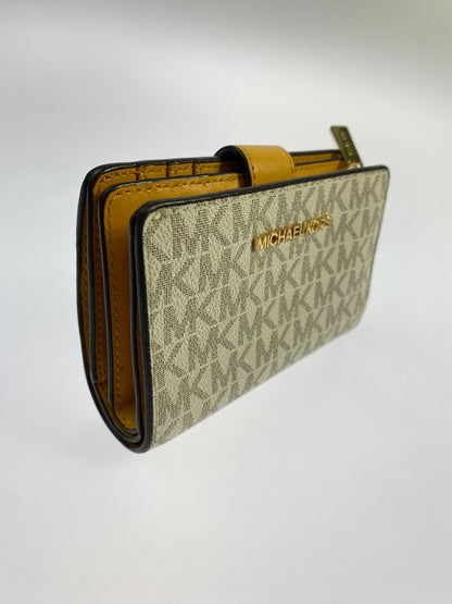 【中古品】【レディース】 MICHAEL KORS マイケルコース JET SET TRAVEL WALLET ジェットセットトラベル MKシグネチャー 二つ折り財布 200-260806-yn-24-min カラー：オフホワイト 万代Net店