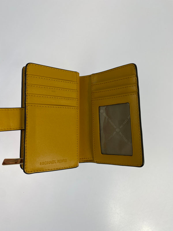 【中古品】【レディース】 MICHAEL KORS マイケルコース JET SET TRAVEL WALLET ジェットセットトラベル MKシグネチャー 二つ折り財布 200-260806-yn-24-min カラー：オフホワイト 万代Net店