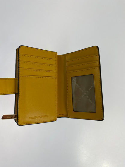 【中古品】【レディース】 MICHAEL KORS マイケルコース JET SET TRAVEL WALLET ジェットセットトラベル MKシグネチャー 二つ折り財布 200-260806-yn-24-min カラー：オフホワイト 万代Net店