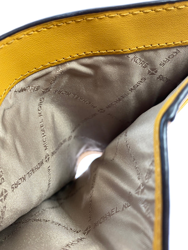 【中古品】【レディース】 MICHAEL KORS マイケルコース JET SET TRAVEL WALLET ジェットセットトラベル MKシグネチャー 二つ折り財布 200-260806-yn-24-min カラー：オフホワイト 万代Net店