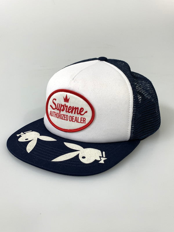 【中古品】【メンズ/レディース】 SUPREME シュプリーム × PLAYBOY プレイボーイ MESH BACK 5-PANEL CAP メッシュ バック 5パネル キャップ 帽子 ベースボールキャップ 185-260817-em-16-min カラー：ネイビー/ホワイト 万代Net店