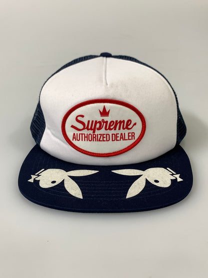 【中古品】【メンズ/レディース】 SUPREME シュプリーム × PLAYBOY プレイボーイ MESH BACK 5-PANEL CAP メッシュ バック 5パネル キャップ 帽子 ベースボールキャップ 185-260817-em-16-min カラー：ネイビー/ホワイト 万代Net店