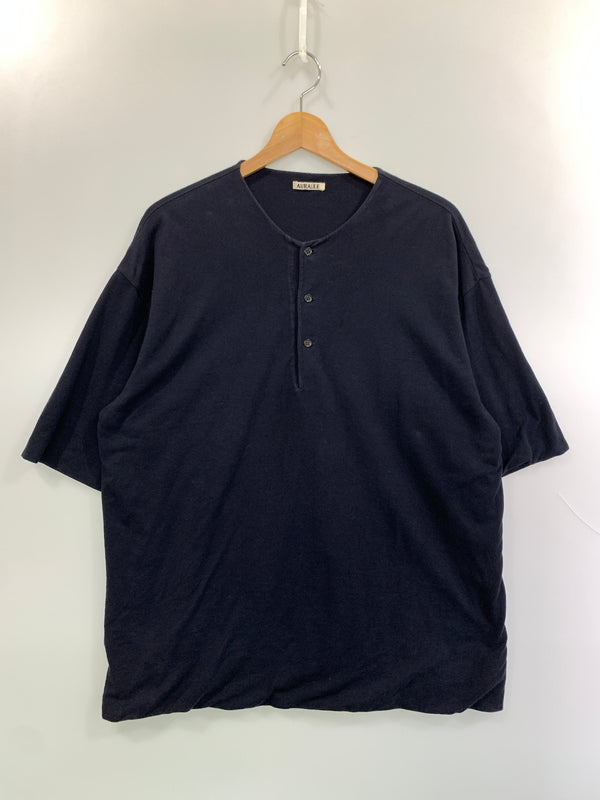 【中古品】【メンズ】 AURALEE オーラリー HIGH GAUGE PIQUE DOUBLE CLOTH HENLEY NECK ハイゲージ ピケ ダブルクロス ヘンリーネック A8SH02HK 半袖 ショートスリーブ ティーシャツ Tシャツ 140-260804-hu-57-min サイズ：4 カラー：ネイビー 万代Net店