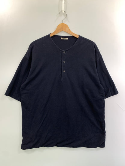【中古品】【メンズ】 AURALEE オーラリー HIGH GAUGE PIQUE DOUBLE CLOTH HENLEY NECK ハイゲージ ピケ ダブルクロス ヘンリーネック A8SH02HK 半袖 ショートスリーブ ティーシャツ Tシャツ 140-260804-hu-57-min サイズ：4 カラー：ネイビー 万代Net店