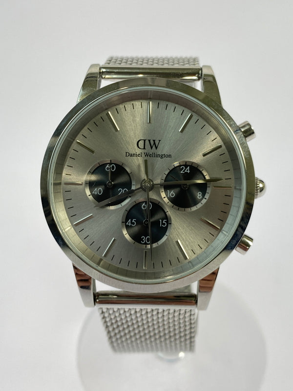 【中古品】【メンズ】 DANIEL WELLINGTON ダニエルウェリントン ICONIC CHRONOGRAPH G4C61102545 アイコニック クロノグラフ 腕時計 192-260806-yn-16-min カラー：シルバー 万代Net店