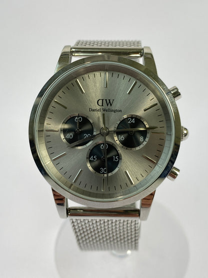 【中古品】【メンズ】 DANIEL WELLINGTON ダニエルウェリントン ICONIC CHRONOGRAPH G4C61102545 アイコニック クロノグラフ 腕時計 192-260806-yn-16-min カラー：シルバー 万代Net店
