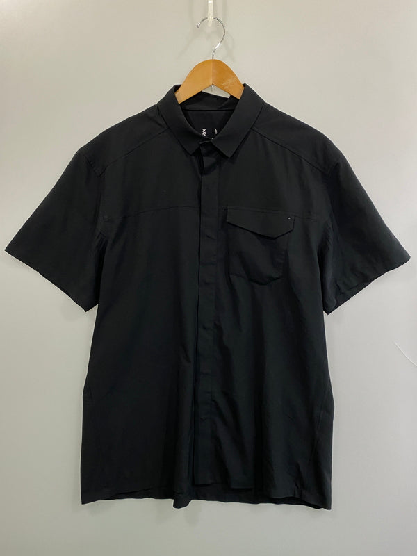 【中古品】【メンズ】 ARC'TERYX アークテリクス スカイラインシャツ 19076-110892 半袖 シャツ ショートスリーブ 144-260804-hu-08-min サイズ：L カラー：ブラック 万代Net店