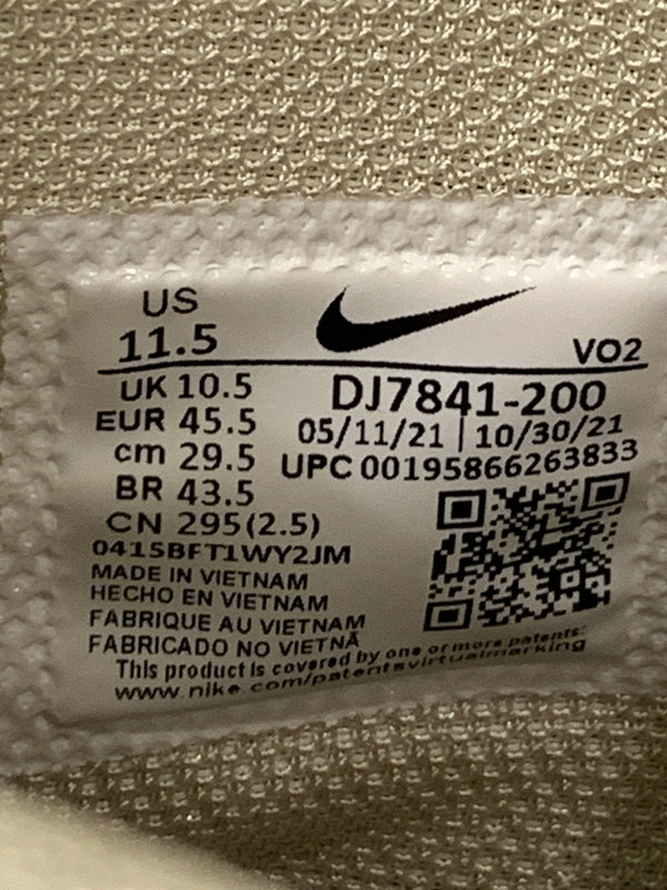 【現状渡し品】【メンズ】 NIKE ナイキ AIR FORCE 1 07 MID SP STUSSY DJ7841-200 エア フォース 1 ミッド スペシャル ステューシー スニーカー 靴 160-260804-yn-25-min サイズ：29.5cm US11.5 カラー：FOSSIL/FOSSIL-FOSSIL 万代Net店
