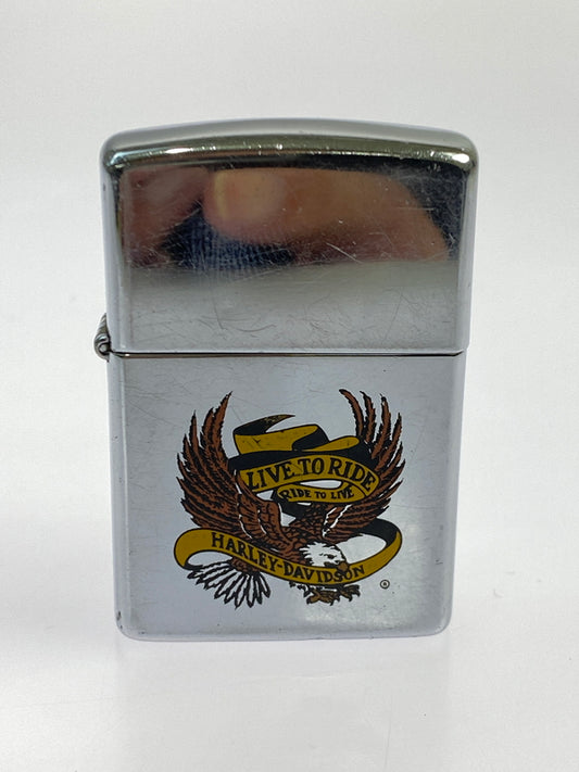 【中古品】【メンズ/レディース】 ZIPPO ジッポ HARLLEY DAVIDSON LIVE TO RIDE USA製 1992年製 ハーレーダビッドソン ライブ トゥ ライド オイルライター 206-260809-em-31-min カラー：シルバー 万代Net店