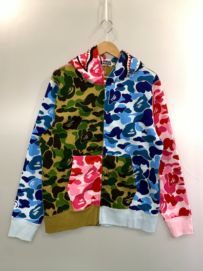 【中古美品】【メンズ】 A BATHING APE アベイシングエイプ ABC CAMO CRAZY SHARK FULL ZIP HOODIE 001ZPM301006M エービーシーカモクレイジーシャークフルジップフーディー パーカー トップス 142-260804-yn-42-min サイズ：M カラー：マルチカラー 万代Net店