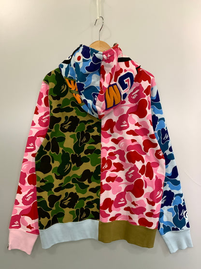 【中古美品】【メンズ】 A BATHING APE アベイシングエイプ ABC CAMO CRAZY SHARK FULL ZIP HOODIE 001ZPM301006M エービーシーカモクレイジーシャークフルジップフーディー パーカー トップス 142-260804-yn-42-min サイズ：M カラー：マルチカラー 万代Net店