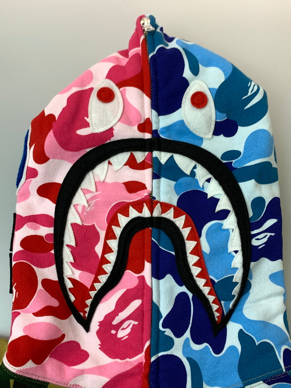 【中古美品】【メンズ】 A BATHING APE アベイシングエイプ ABC CAMO CRAZY SHARK FULL ZIP HOODIE 001ZPM301006M エービーシーカモクレイジーシャークフルジップフーディー パーカー トップス 142-260804-yn-42-min サイズ：M カラー：マルチカラー 万代Net店