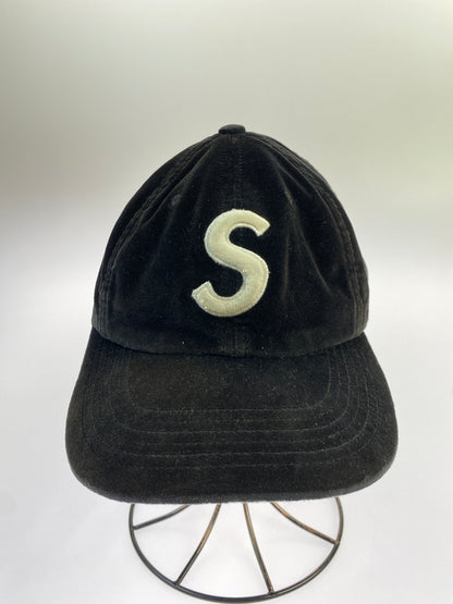 【中古品】【メンズ/レディース】 SUPREME シュプリーム S LOGO VELVET 6 PANEL CAP S ロゴ ベルベット シックスパネル キャップ 帽子 185-260809-em-13-min カラー：ブラック 万代Net店